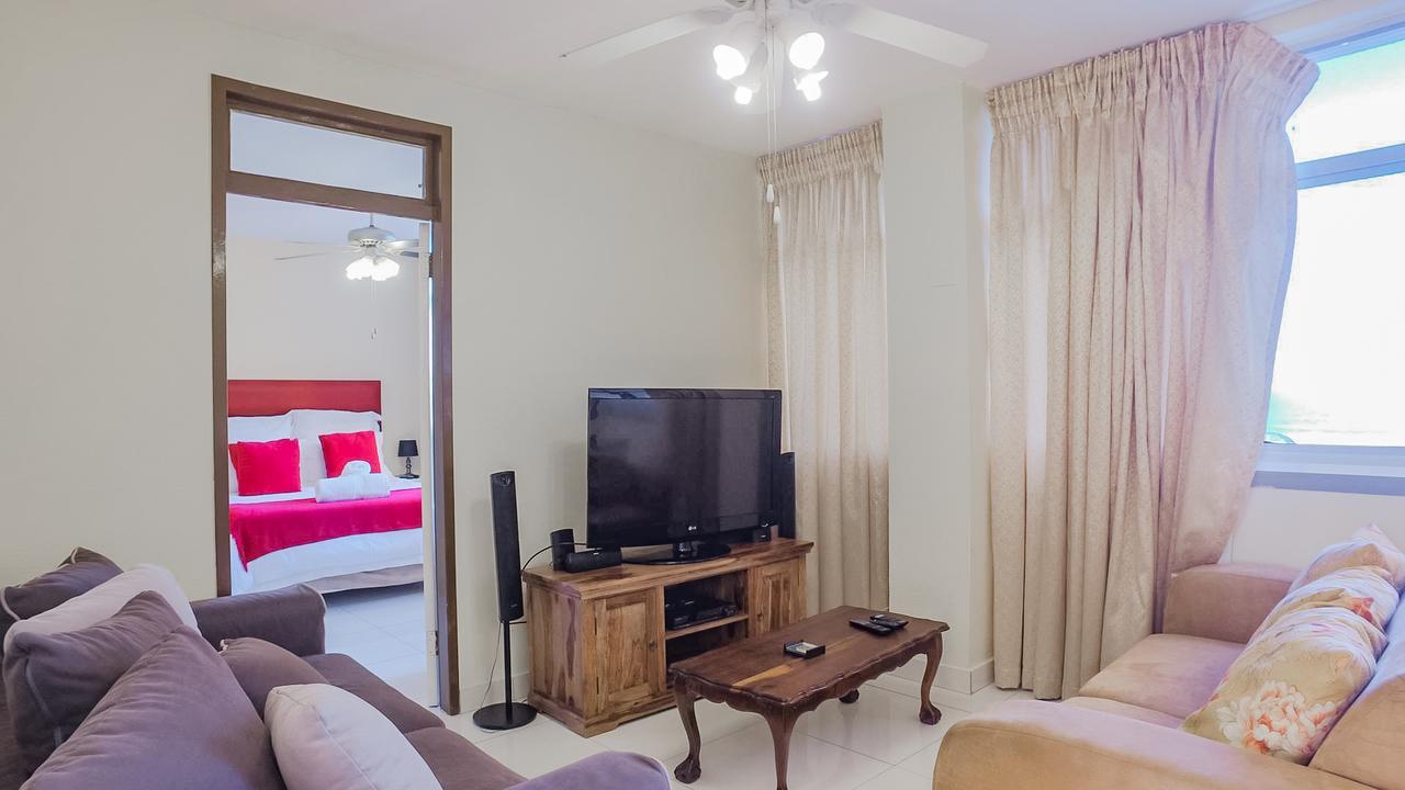 Shangri-La Beach Front Holiday Apartments Amanzimtoti Luaran gambar